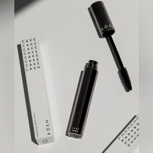 Cake Mascara in Black Noir by Roen